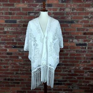 FLYING TOMATO Size Small/Medium White Kimono Fringe BOHO